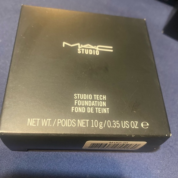 MAC Studio Tech Foundation NC44 - Picture 5 of 5